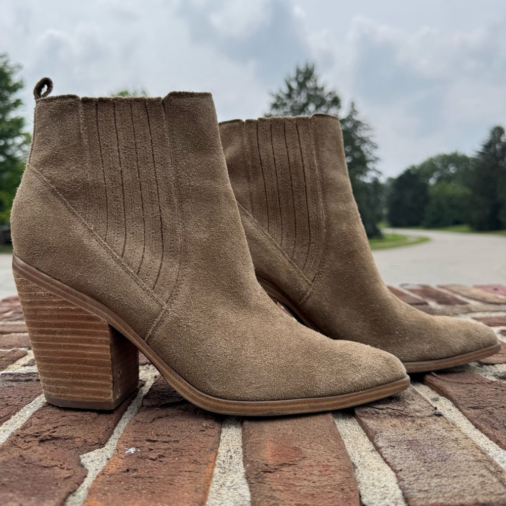 Marc Fisher Taupe Suede Pull On Ankle Booties Block Heel Size 10 Women’s